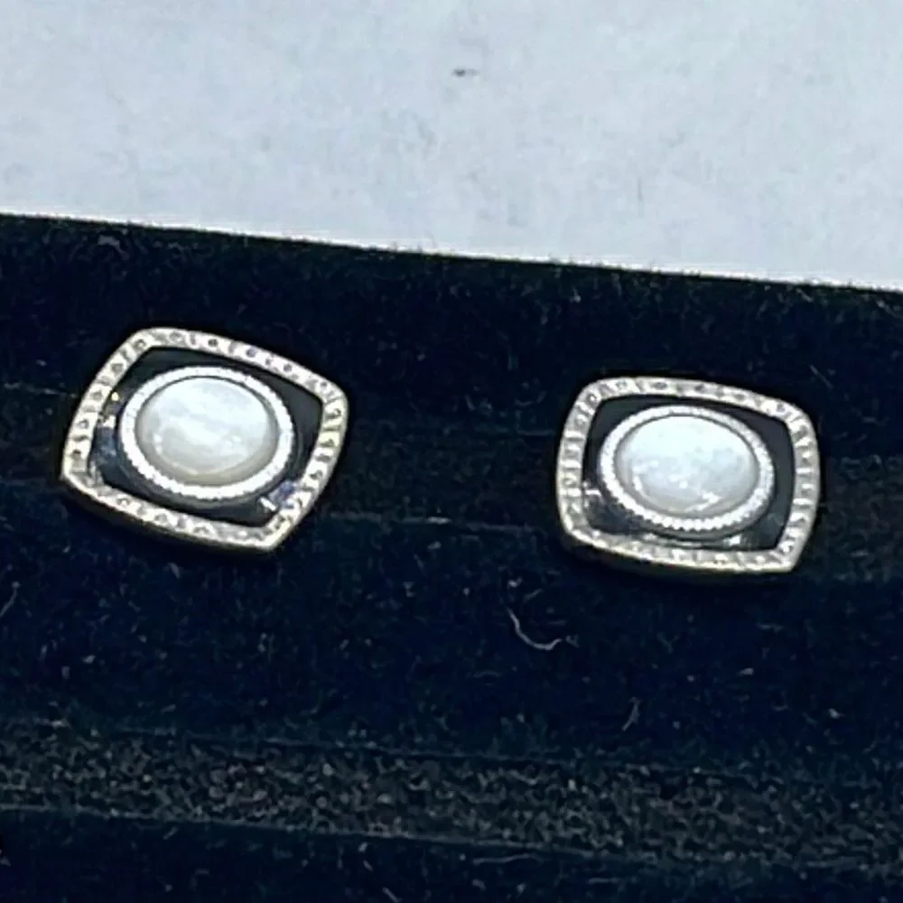 Vintage Snap-Clip mother of pearl cufflinks.